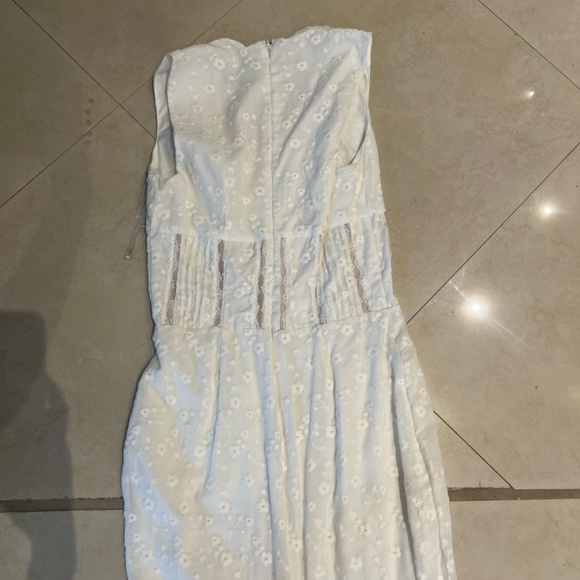 House of CB SOPHINA White Cotton Broderie Anglais Plunge Maxi Dress - Picture 5 of 7